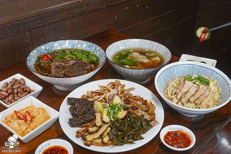 在地古早味麵食、滷味（圖片截圖於網路）