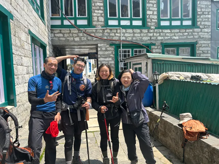 大家的頭真的都油到不行XD 我是每天不管天氣多冷都一定會洗頭的人,這次真的破了我人生很多紀錄!