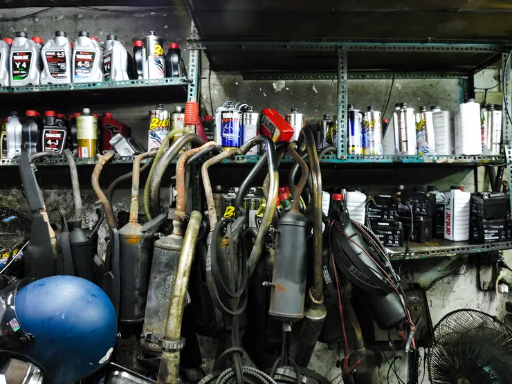 台灣老車攏總來！經驗豐富的正成車業行 - 車行零件