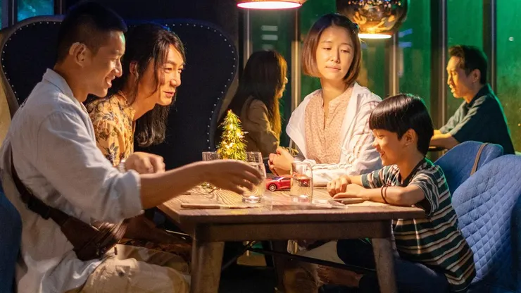 在社會的底層,有著互相依靠彼此的一群人;圖左為《迷失安狄》片中飾演母子的林心如、塗愷哲