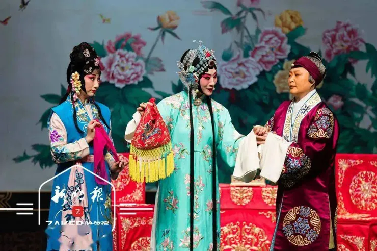 薛母贈女鎖麟囊，取材以網路資源