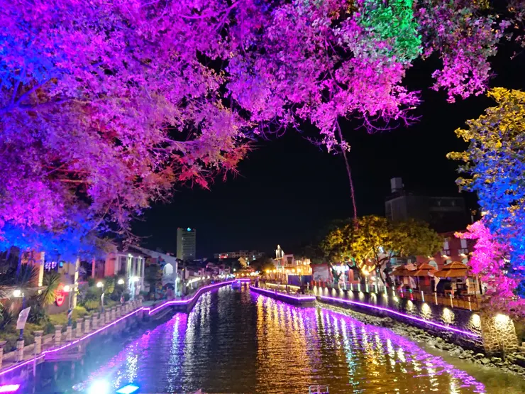 夜晚的馬六甲河