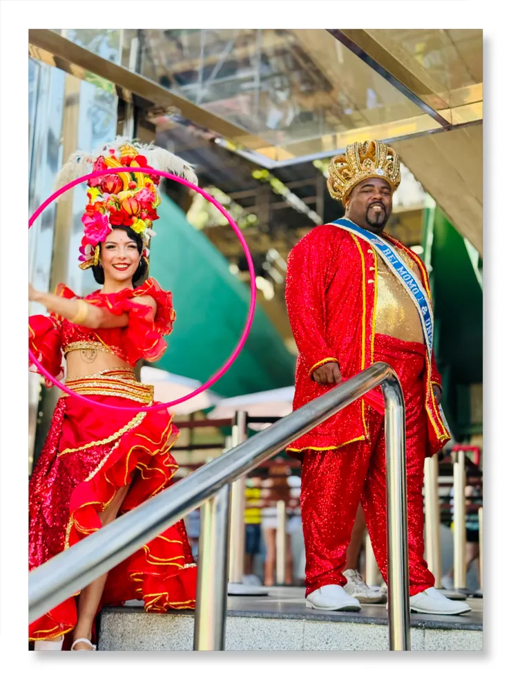 每年嘉年華活動開始，里約市長就會將象徵性的市鑰交給Momo國王，象徵城市權力的交接