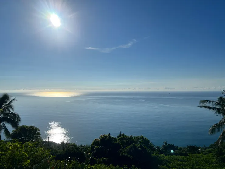 7:09的太平洋。從果園上面往海看。