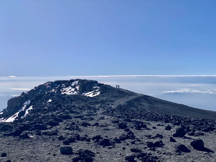 吉力馬扎羅山雖是七頂峰中挑戰性最小的，但是其難度也不容小覷。海拔適應是基本必須克服的問題。