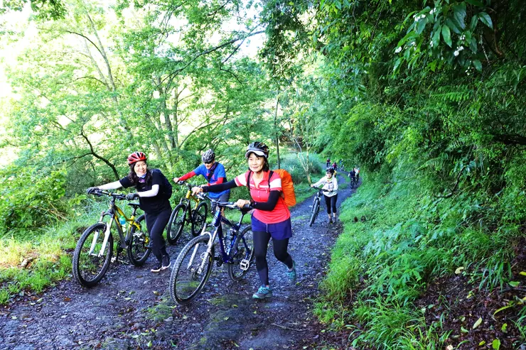 部分路段坡度較大，不用勉強，下車牽一小段，順便讓屁股休息一下。