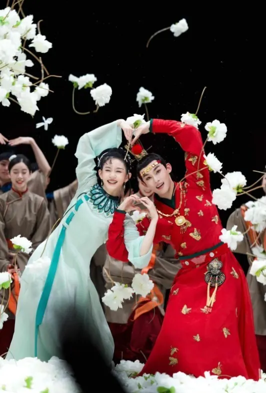 寶黛謝幕 (Threads@kxt___0329)