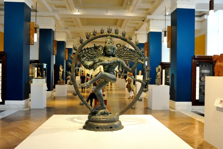 【輕易來到中國與南亞展室！圖中銅雕為印度的濕婆神以舞神姿態出現。】