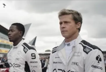 (左)丹姆森·伊卓斯 飾Joshua  (右)布萊德·彼特 飾Sonny