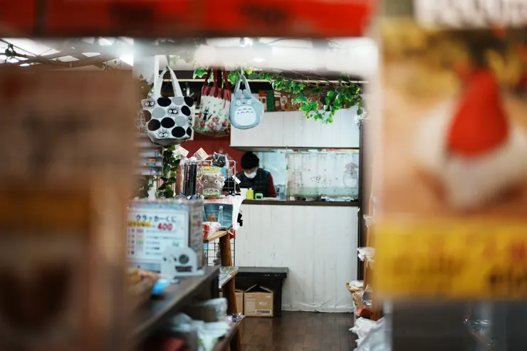 在裡面料理著糰子的老爺爺