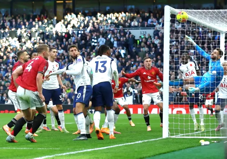 迪列治頭槌建功助曼聯迫和2:2