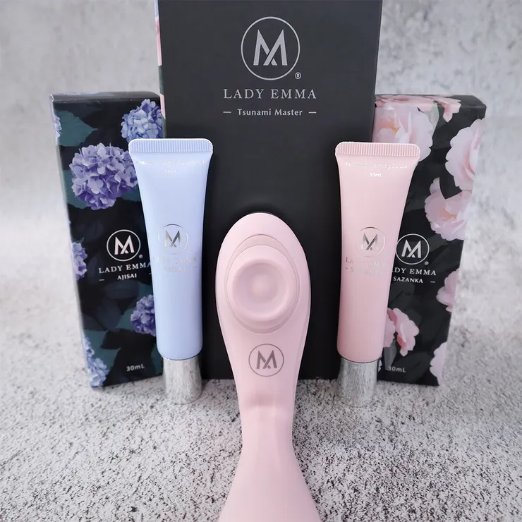 粉色的花花愛不釋手