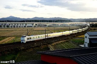 黃昏時經過新幹線橋樑附近的北陸特急，下次來就是坐新幹線了！（座標：36°18'51.7"N 136°19'38.7"E）