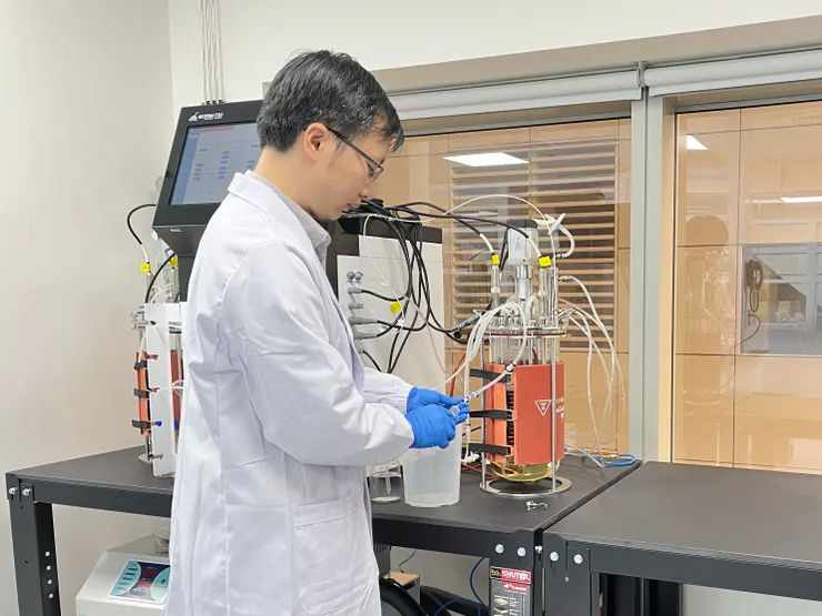 圖說：自主開發生產重組蛋白、奈米抗體等關鍵生物原料，是鞏固台灣CDMO產業鏈韌性的上游核心基礎之一。（資料來源：偉喬生醫）