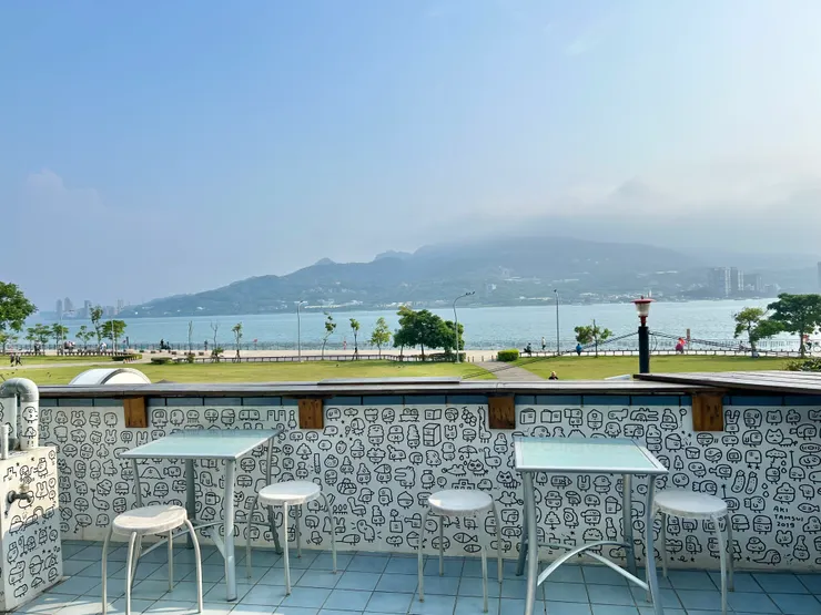 書店露臺空間遠眺宜人景致