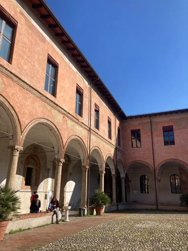 波隆那大學是歐洲最古老的大學，我上課的校舍十分古老