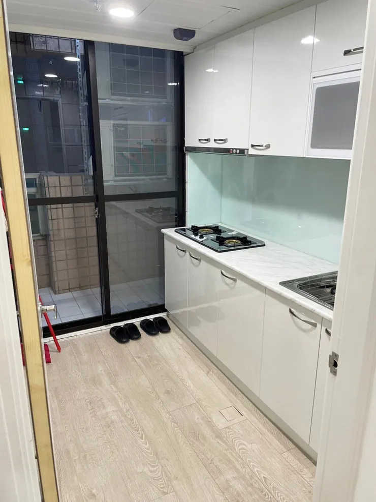 台中木地板推薦【佳翔木地板】木地板鋪設開箱│溫暖好踩超耐磨地