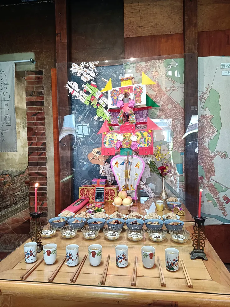 拜七娘媽的供桌 (圖片出處：鹿港茉莉人文環境教育中心facebook )