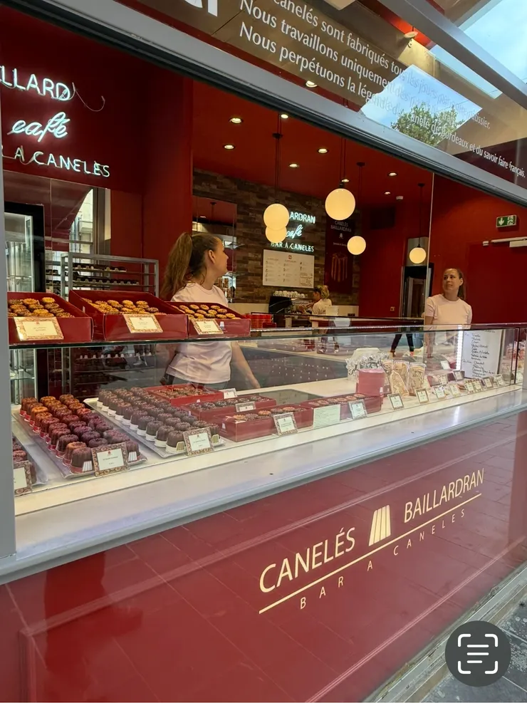 貴婦版的可麗露店，店外沒有排隊人潮