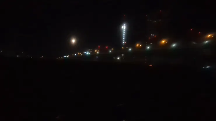 未知身在何處,星月與閃爍的燈光一路伴我