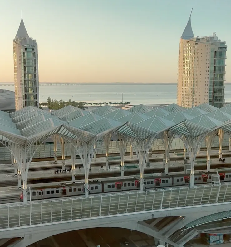 從飯店房間看出去的風景，可以看到里斯本東方車站