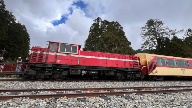 二萬坪站休息五分鐘,下車拍照趕快尿尿