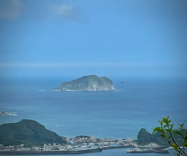 晴天下清晰的基隆嶼