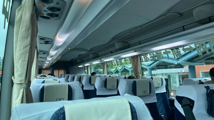 應該是我第一次看到巴士這樣設計。