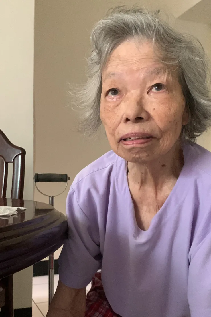 放空到一半阿嬤突然問我今天怎麼不用上課。2023/10