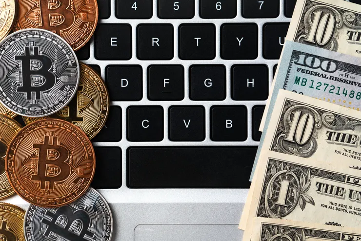 如果民眾被求職機構要求協助代買虛擬貨幣、提供帳戶收款，千萬不要上當。圖/123RF圖庫