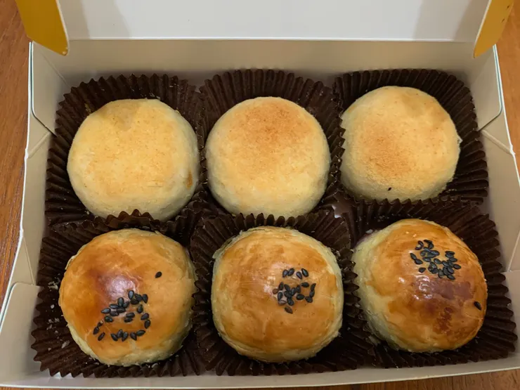 小月粽禮盒：3顆蛋黃酥＋3個檸月酥，300元。