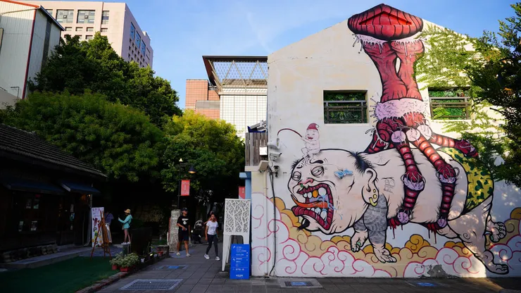 進入此區勿為物慾所御