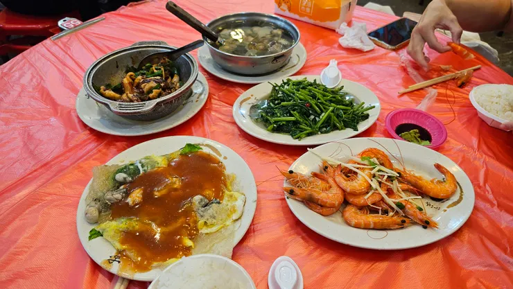 昨天我和儒儒跑去新屋永安漁港享用高平海產小吃的海鮮大餐!