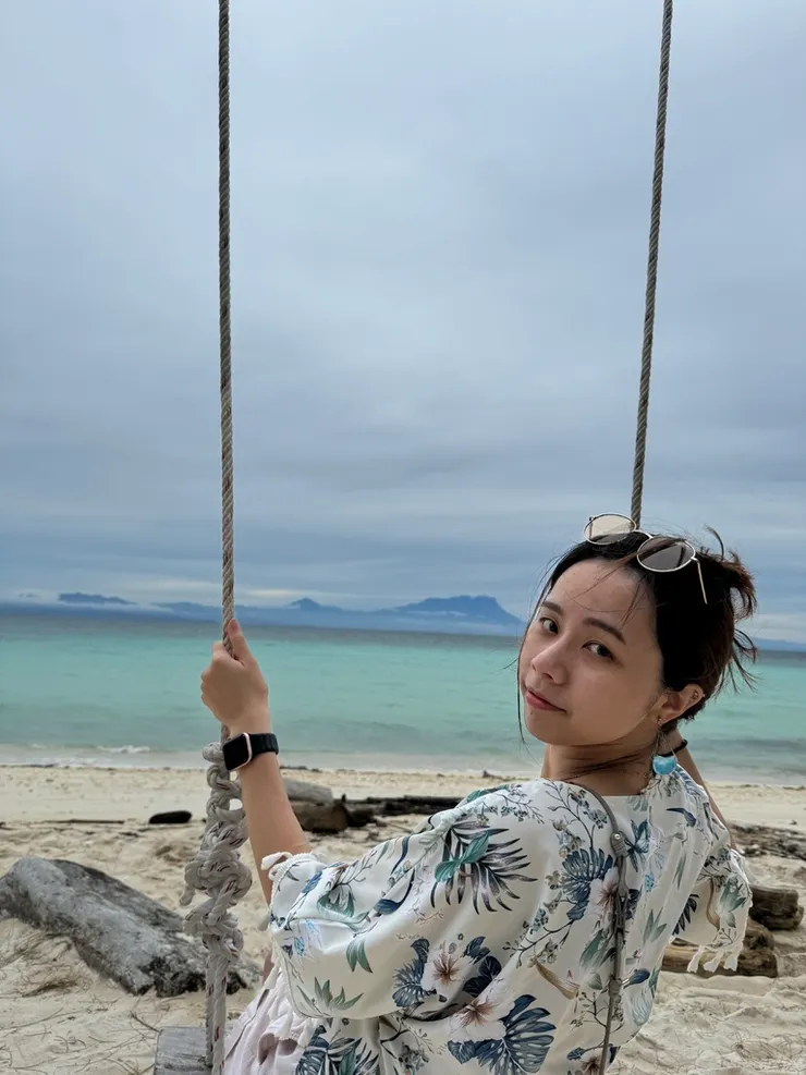 美人魚島沙灘上可望見神山清晰的輪廓