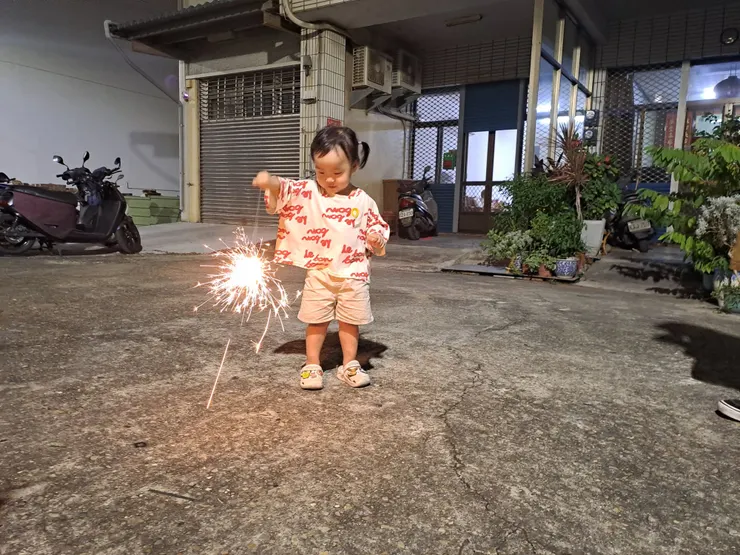 小妮子仙女棒初體驗