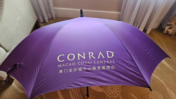 澳門金沙城中心康萊德酒店的雨傘好大好漂亮!