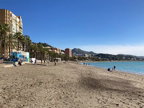 海天一色的 Malagueta 海灘
