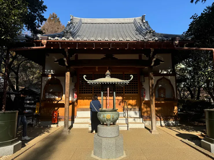 參拜招財貓的主殿