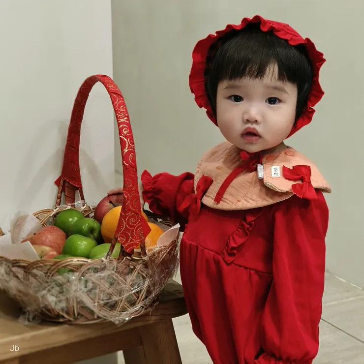 【長長的假期萬萬回來過第二個年！除夕要去神明廳供佛祭祖前的小紅帽。】