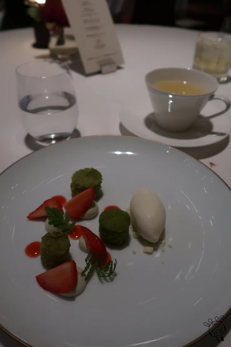 我覺得草莓和冰淇淋比較好吃~