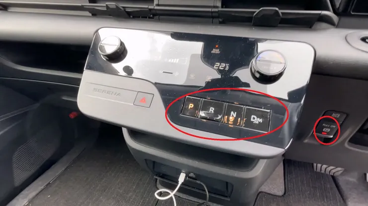 排檔及手煞車的位置