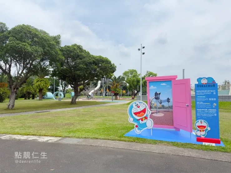 哆拉A夢 很多遊樂設施 也很多人｜台北典藏植物園