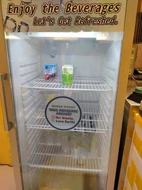 礦泉水和果汁或飲料任君挑選