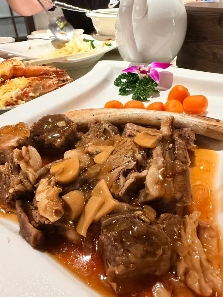 滷到軟嫩好入口的牛大排。