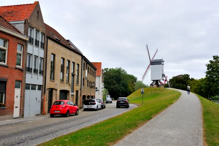 【出民宿直向東尋訪十字門與風車!Bonne chieremolen風車,我們遇到的第一座,這裡共保存4座。】