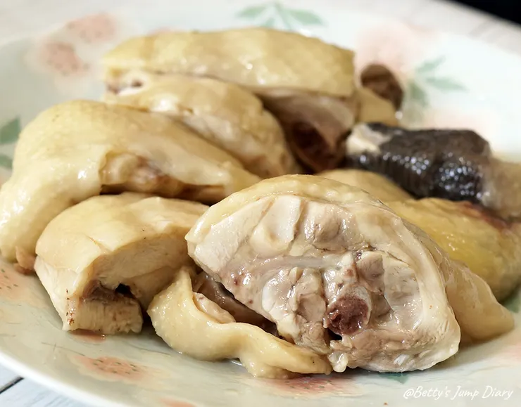 ▲元榆「煙燻甘蔗雞」與「招牌鹽水雞」/圖片來源：Betty's Jump Diary