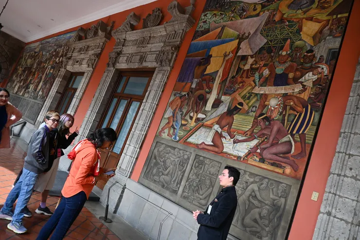 英語導賞員解說壁畫