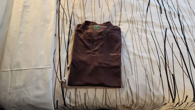 床上擺好了睡衣