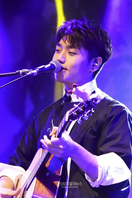 Sam Kim（샘김）－23歲（2021），韓裔美籍的創作型歌手，譽有「吉他天才」之稱。