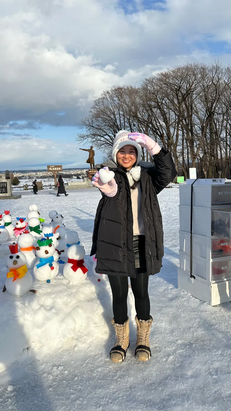 羊之丘展望台做雪人